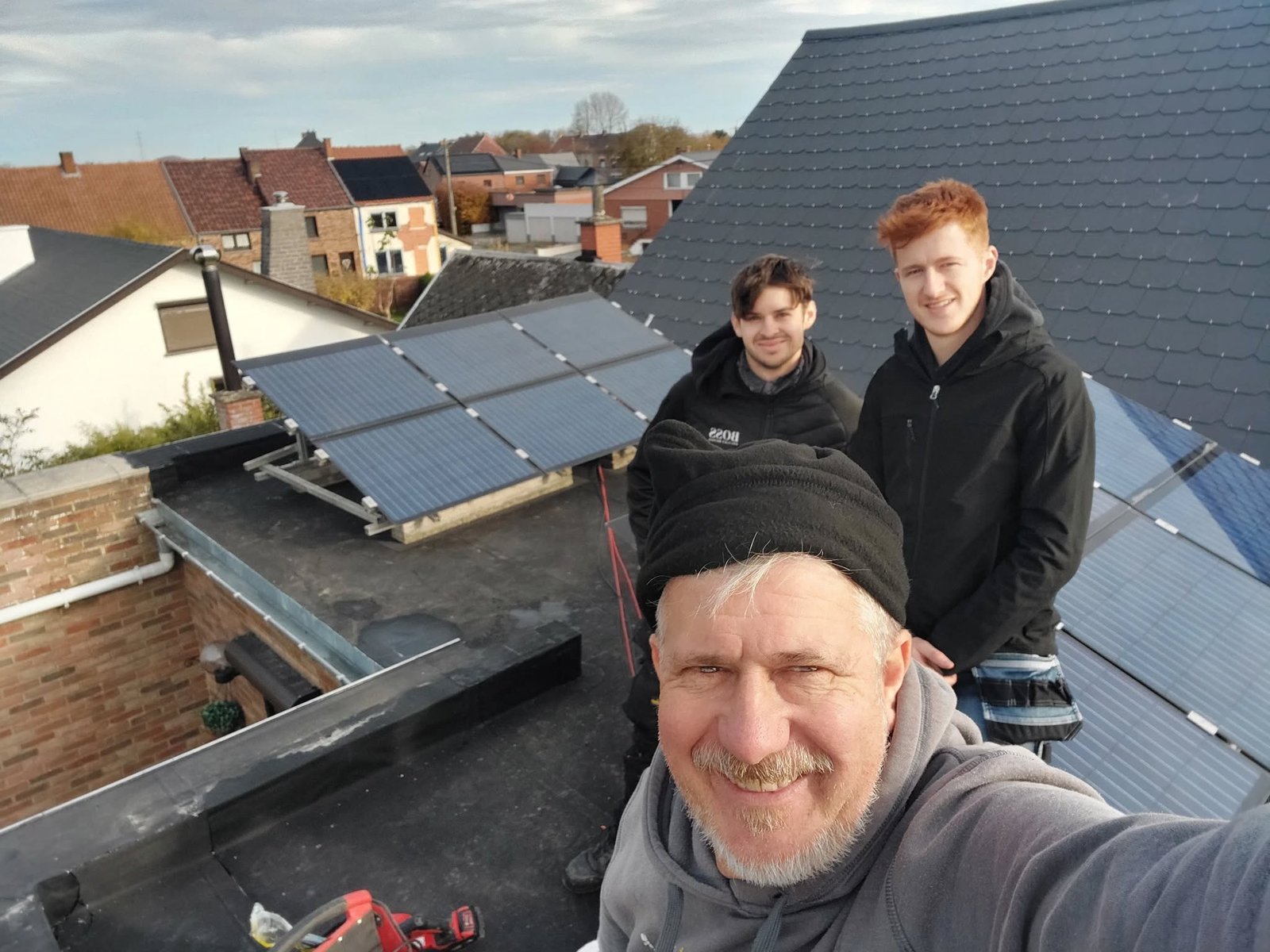 Électricien au travail